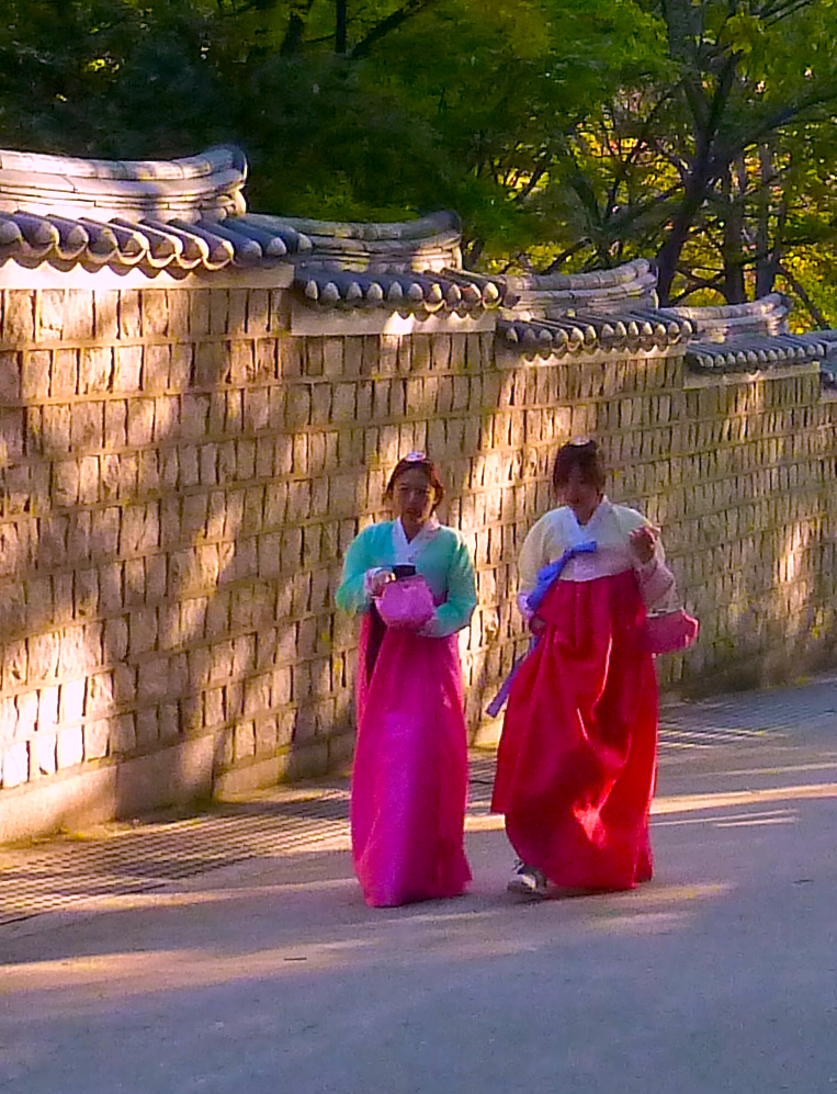 Two young women wearing hanbok Changdeokgun Oct 2015